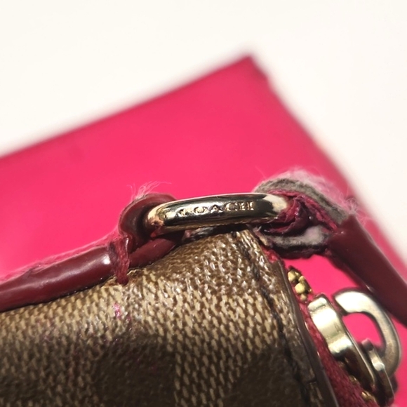 Coach Signature Crossbody Purse with Removeable Hot Pink Pouch - Picture 13 of 15